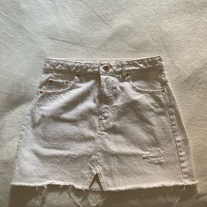 White skirt NEW WITHOUT TAGS